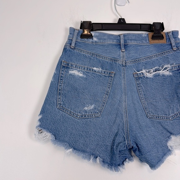 American Eagle Highest Rise 90’s Boyfriend Denim/Jean Distressed Shorts. Size 2 - Picture 6 of 12